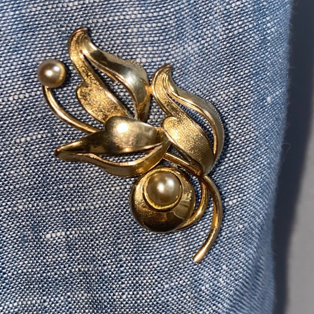 Vintage Forstner 12K Gold-Filled Mid-Century Floral Pearl Brooch (1/20 12K G.F.)
